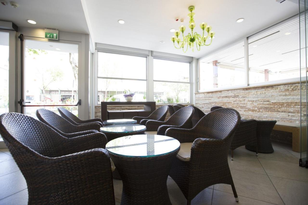 Desiree Hotel 3*