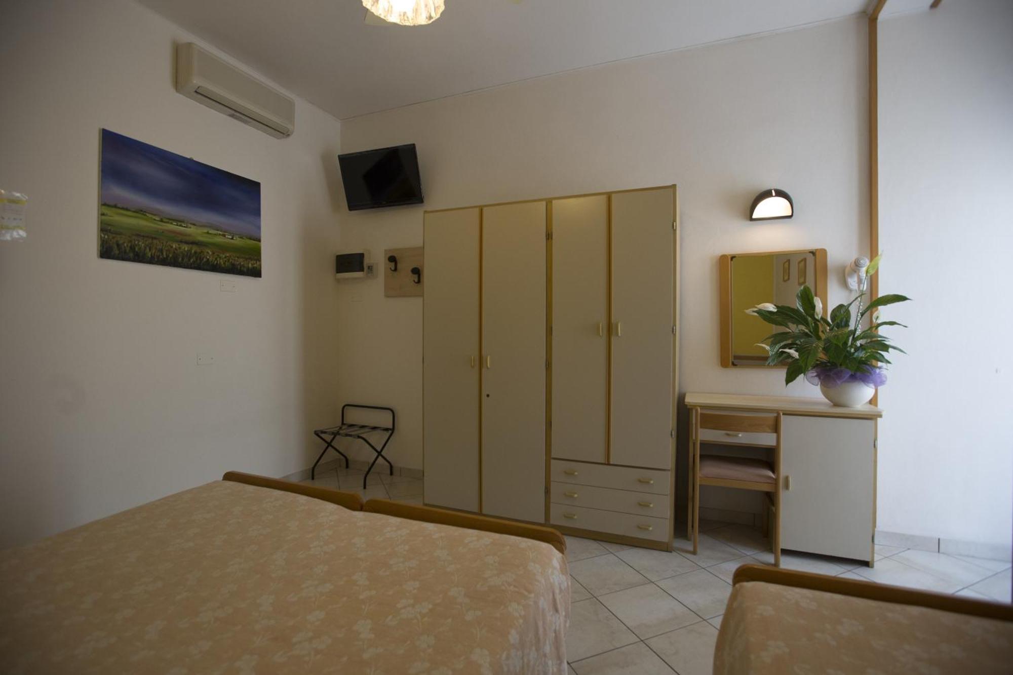 Hotel Desiree 3*