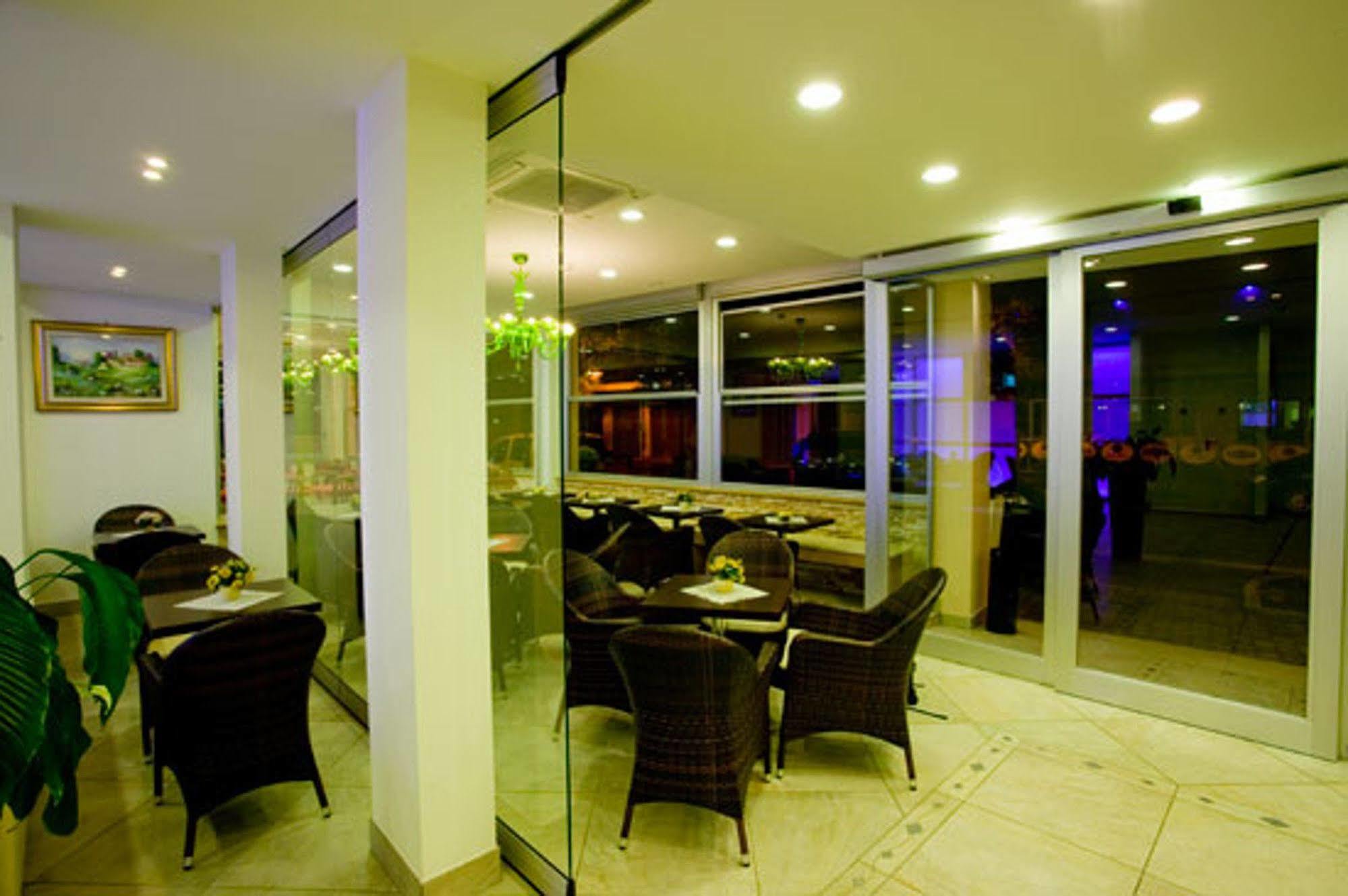 Hotel Desiree